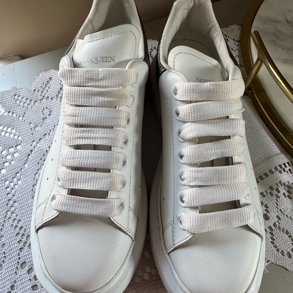Alexander McQueen Women’s White and Black Leather Sneakers Size 37 - Picture 10 of 10